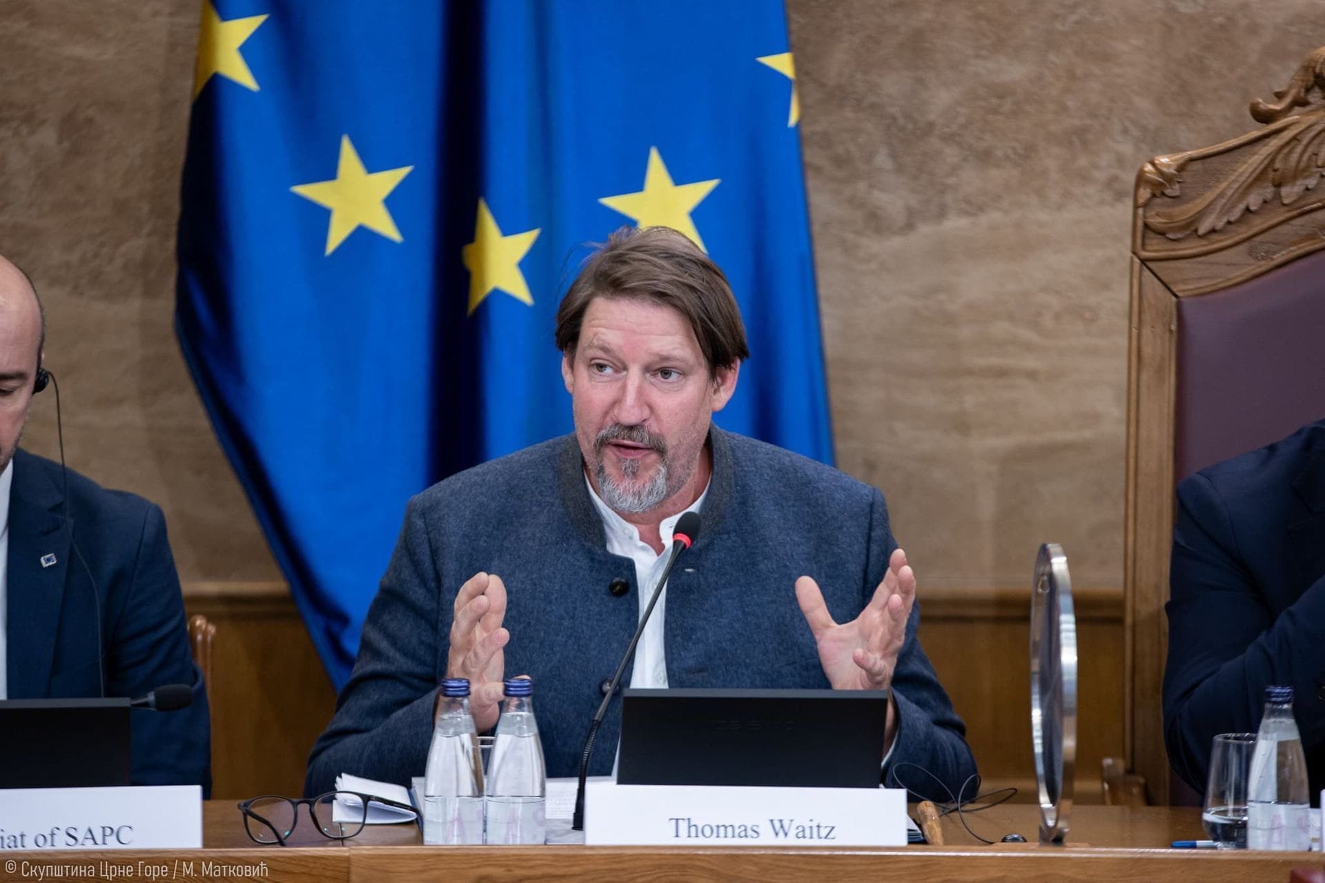 Vajc: Država da jasno i principijelno reaguje na miješanje SPC u politiku; Funkcionalan Ustavni sud pitanje od suštinskog značaja