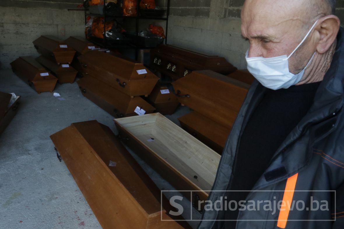 Tokom marta 600 umrlih u Sarajevu: Ne znaju šta s preminulima, nema mjesta u mrtvačnici