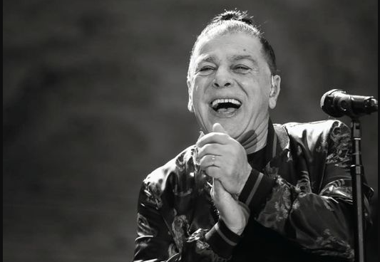 Preminuo Aki Rahimovski, legendarni pjevač Parnog Valjka