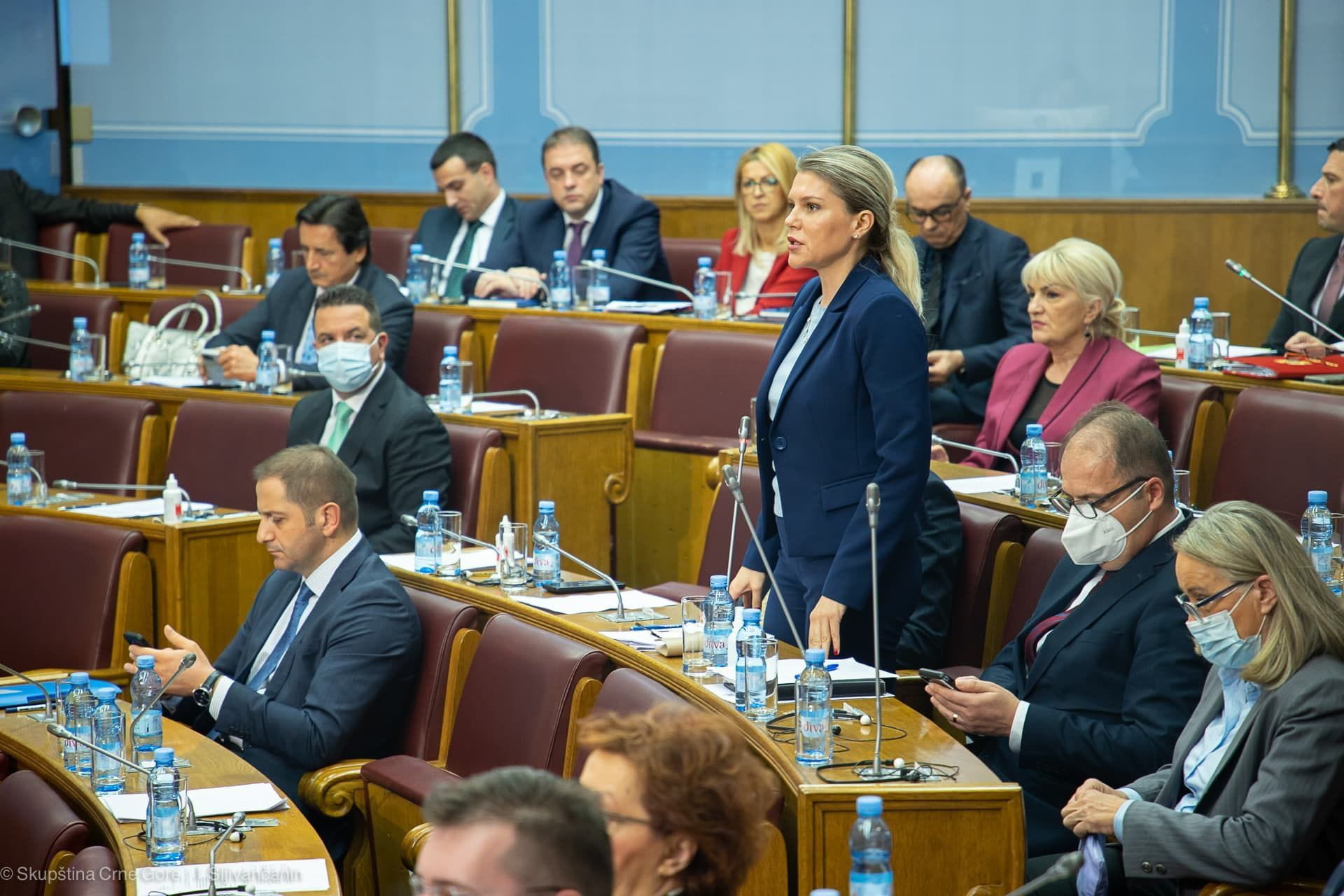 Vuksanović-Stanković: Bratić je primat da uruši sve što je crnogorsko od kada otvori do kada zatvori oči