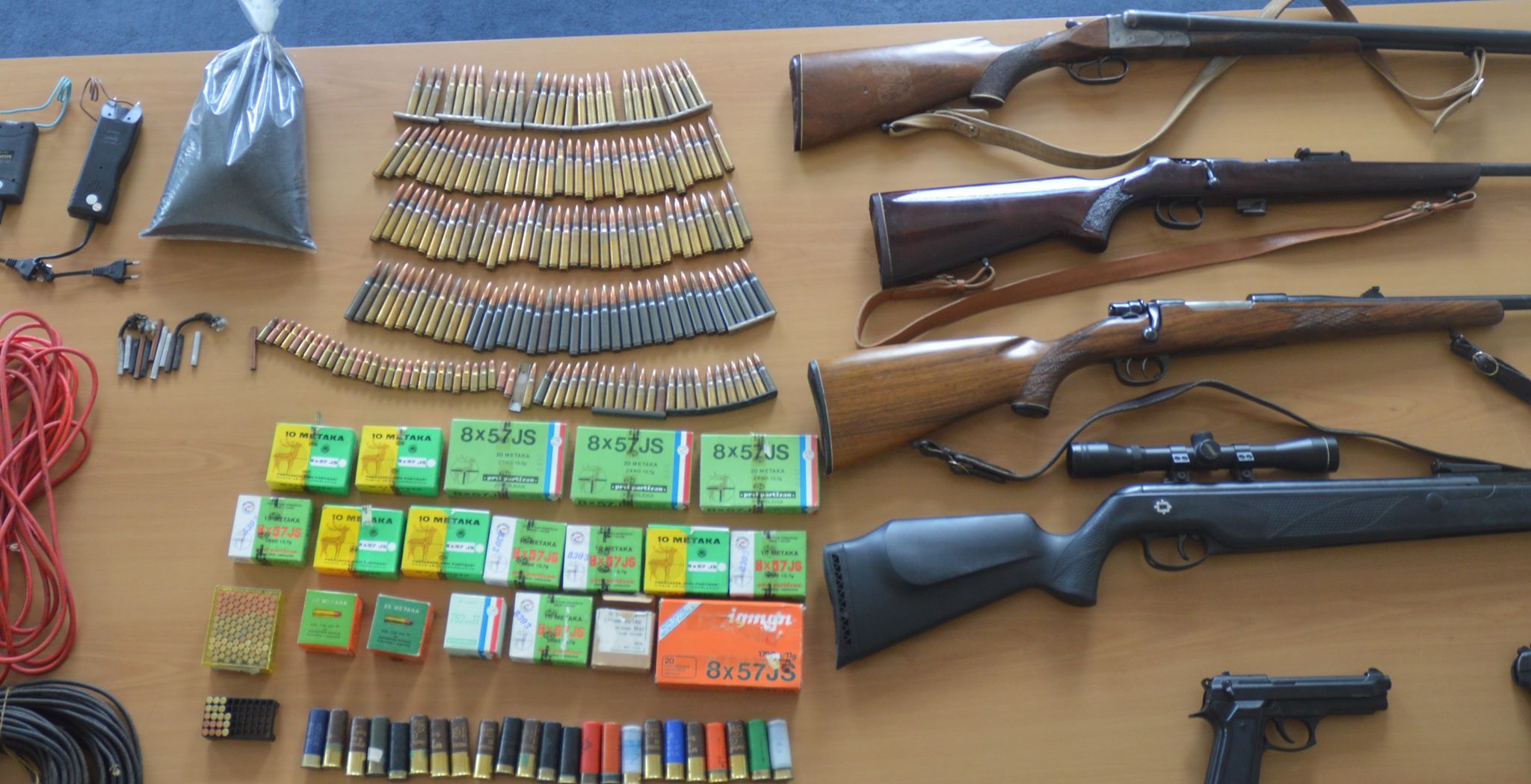 Policija u Kolašinu i Cetinju pronašla oružje i municiju