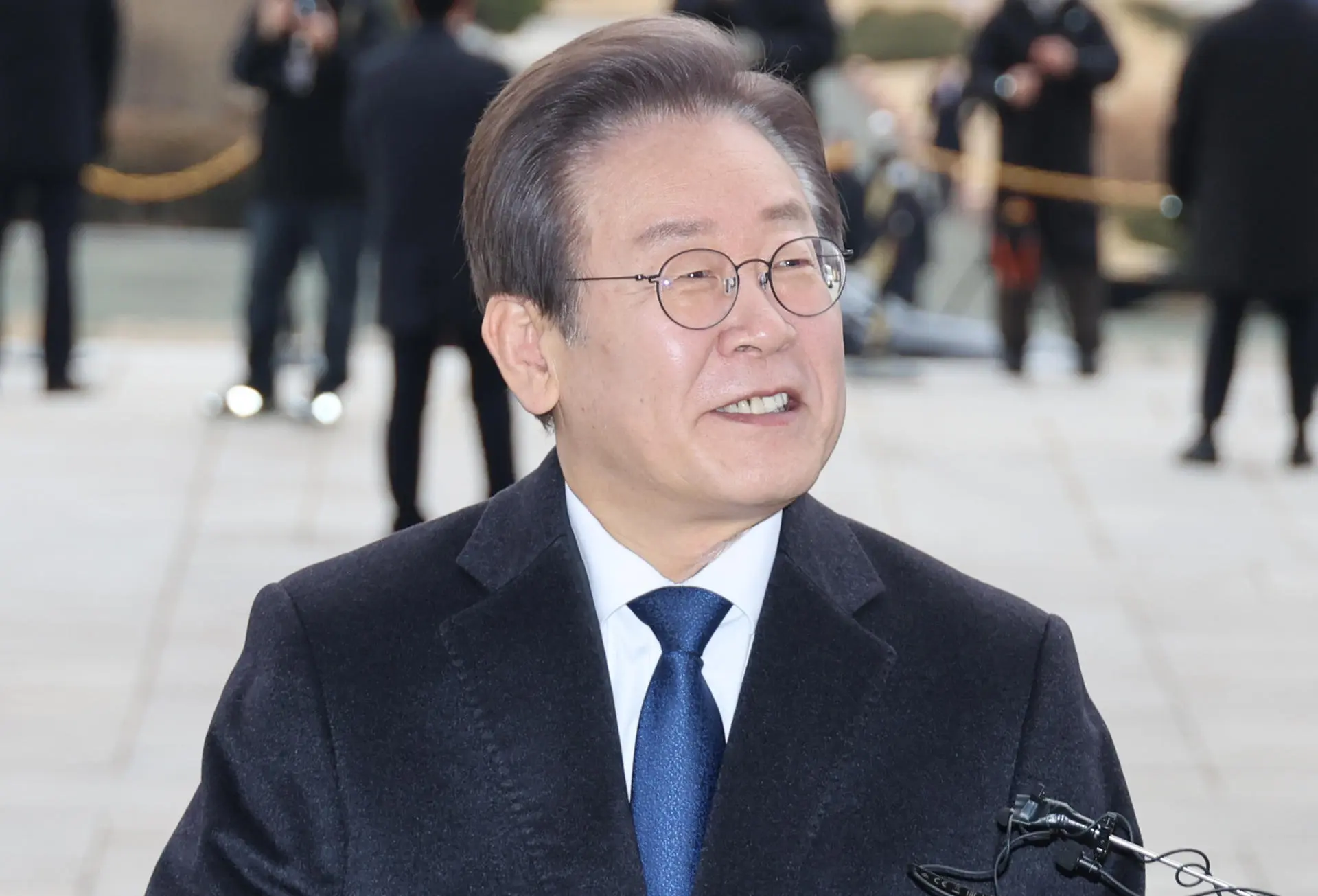 Liberalni kandidat u Južnoj Koreji Li u uvjerljivom vođstvu nedjelju pred izbore
