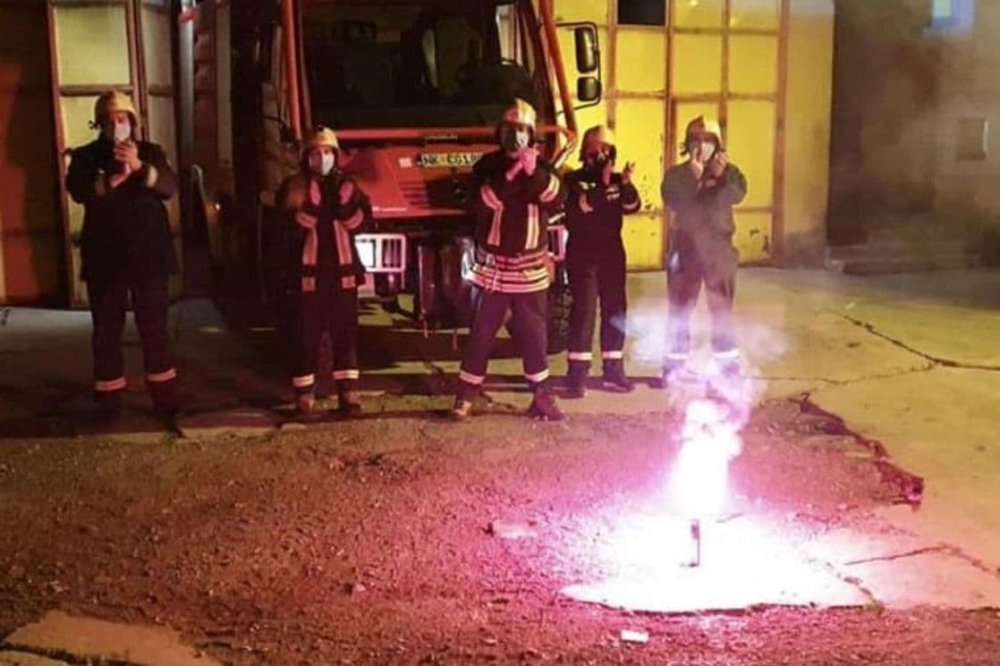 Pogledajte kako su nikšićki vatrogasci pozdravili zdravstvene radnike