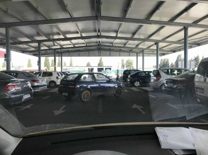 Podgorica: Parkirao auto "ka nasred livade"