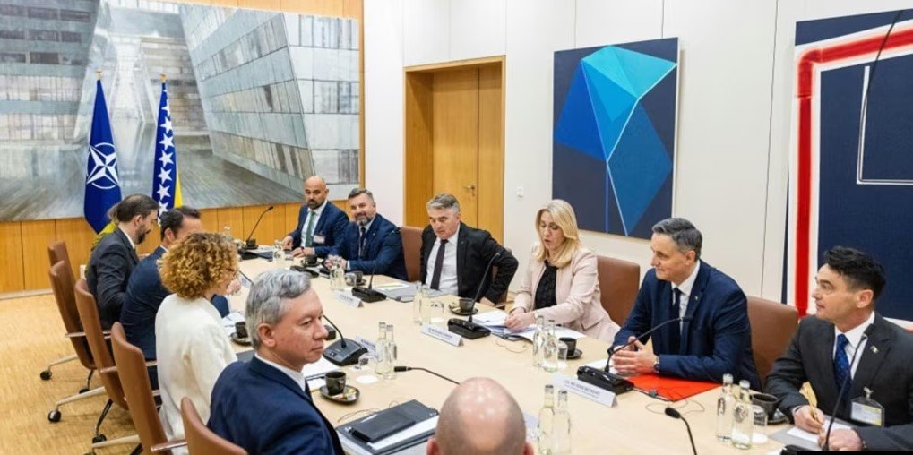 Bećirović i Komšić u Briselu optužili čelnike RS-a za napad na ustavni poredak BiH, iz NATO-a poručuju da neće tolerisati ugrožavanje mira