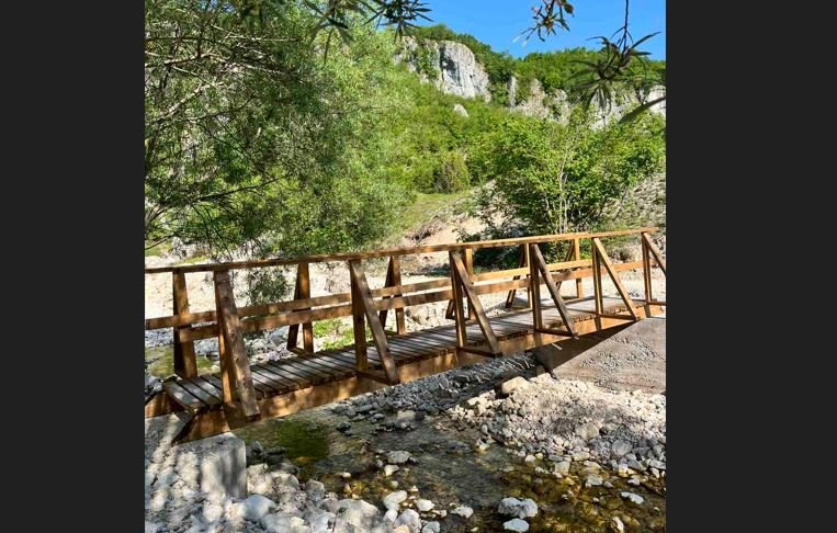 Obnovljen mobilijar u parku prirode Dragišnica i Komarnica