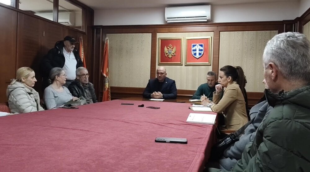 Pljevlja: Djeca obolijevaju, bolnice pune, razmotriti privremeno gašenje TE i obustavu nastave u školama