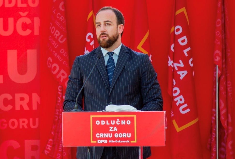 Nikolić Vučiću: Ohrabrujete velikosrpske nacionaliste u CG, pod plaštom ambicije da budete regionalni lider Srba