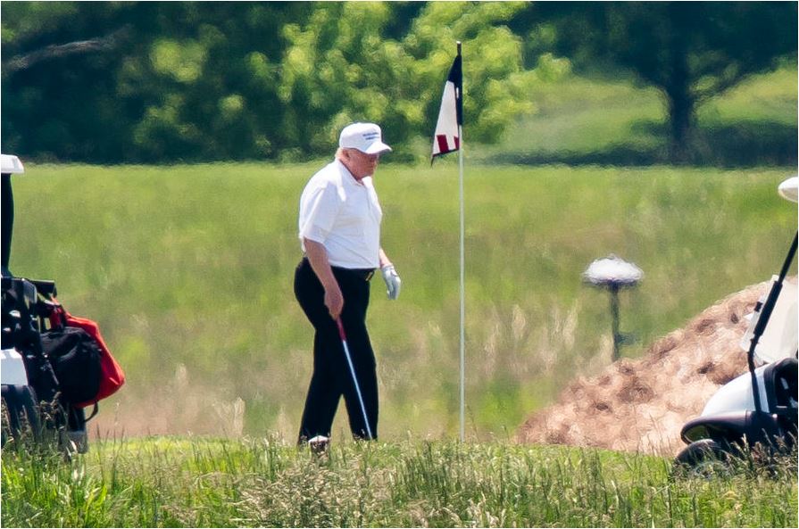 Tramp prvi put igrao golf od proglašenja vanrednog stanja