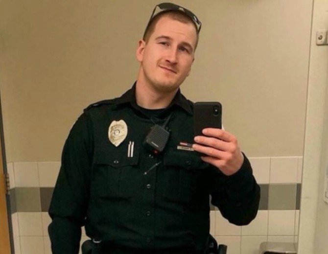 Bježao policiji pa mu ispao mobilni, policajac na njegovom FB objavio selfi