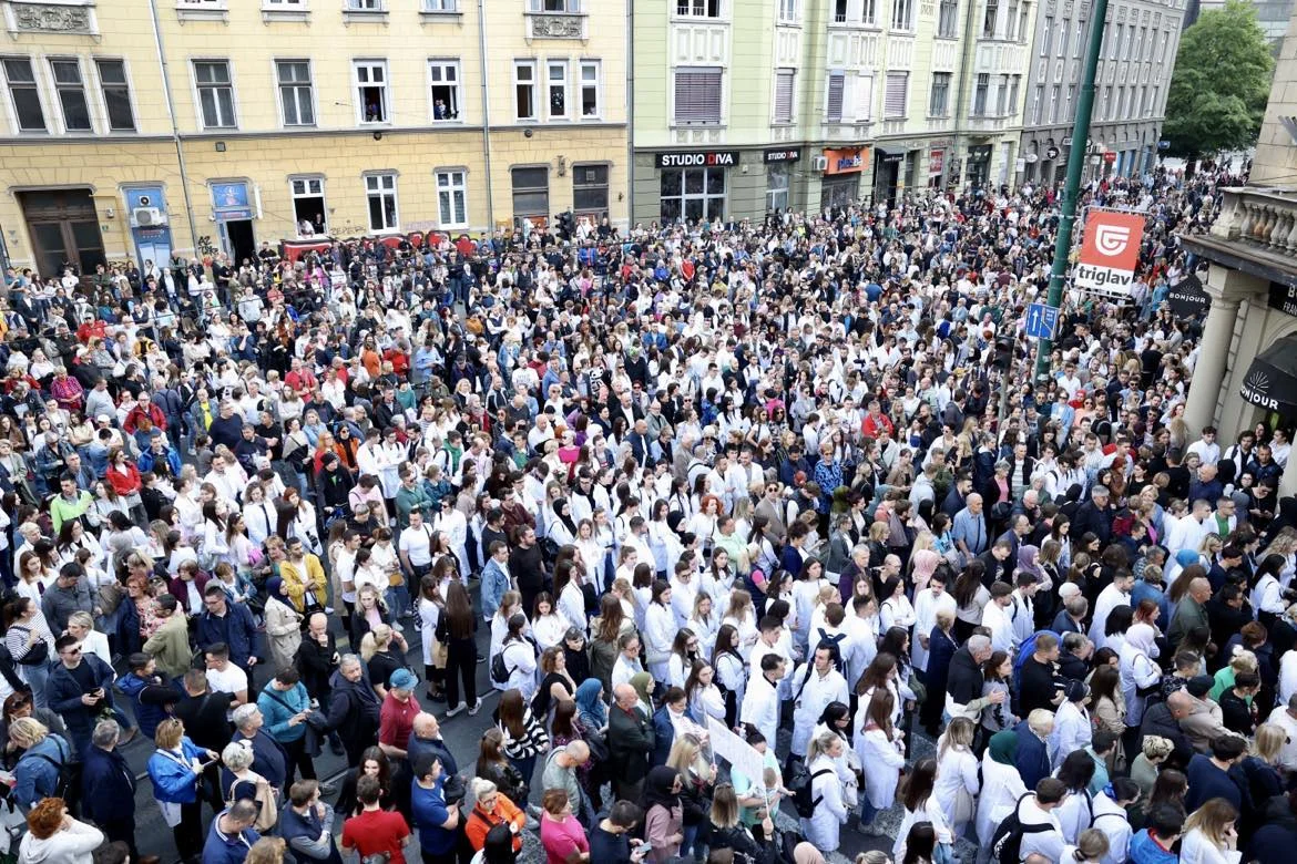 Protest u Sarajevu zbog nesreće u kojoj je stradala mlada doktorka