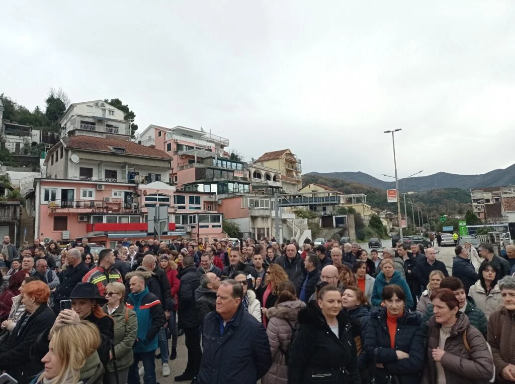 Protest u HN, blokirali kružni tok: Institut mora ostati u državnom vlasništvu