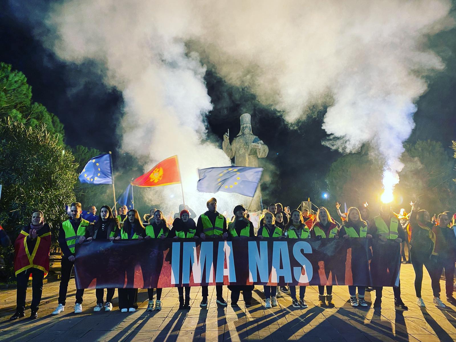 Hiljade ljudi na ulicama Podgorice: Pogledajte minutni video sa protesta "Ima nas"