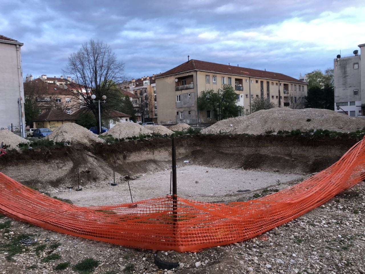 Čitaoci šalju: Kako se obezbjeđuju gradilišta u Nikšiću...