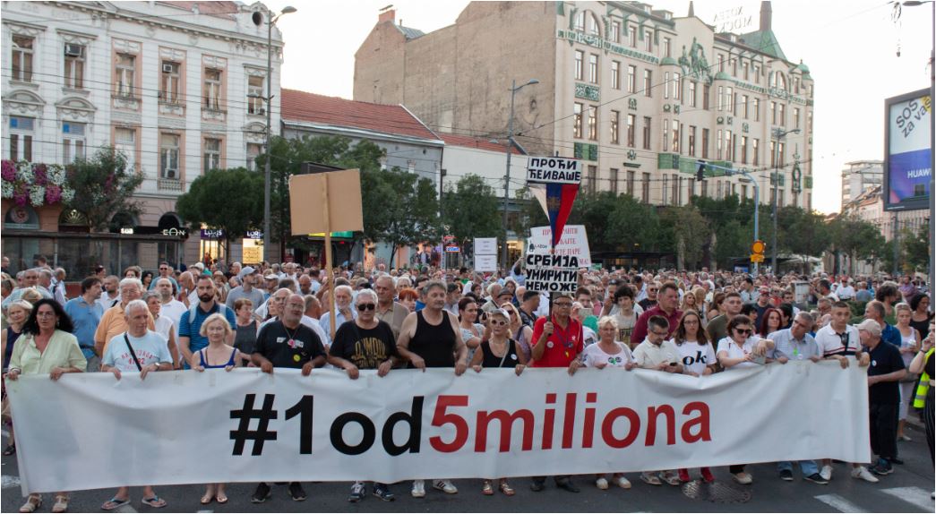 Pogledajte snimak: Incident kod Predsjedništva, demonstranti pokušali da probiju ogradu