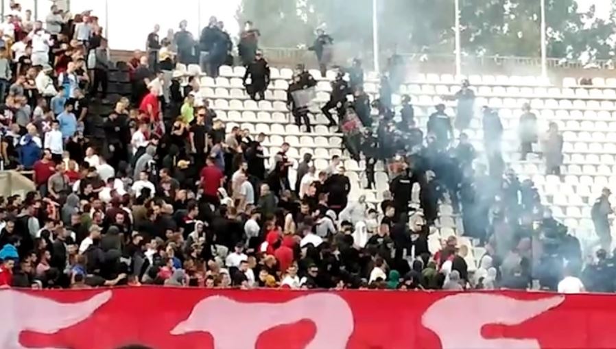 Haos pred meč Zvezda- Partizan: Huliganska sačekuša, tuča, letjele šipke, kamenice, flaše...