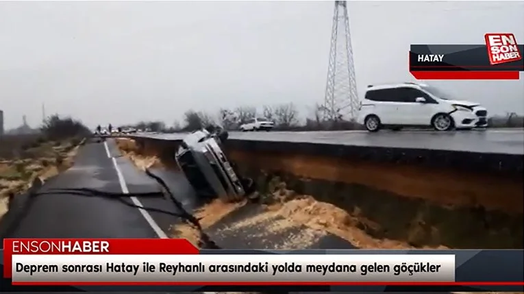 Potres napravio rupe na cestama u Turskoj, automobili upadali u njih