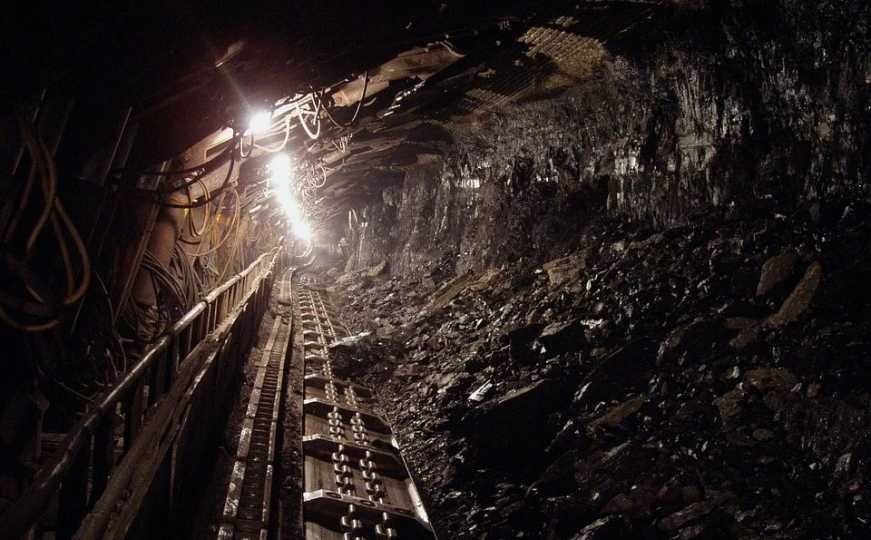 BiH: Akcija spašavanja rudara zatrpanog 170 metara ispod zemlje biće nastavljena i tokom noći