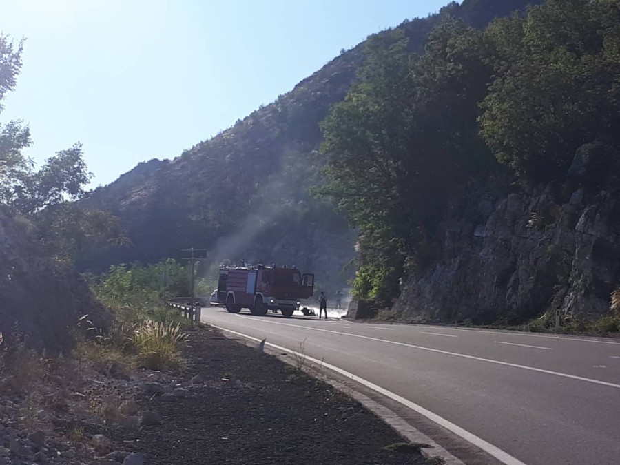 Saobraćajna nesreća na putu PG - CT, poginuo muškarac