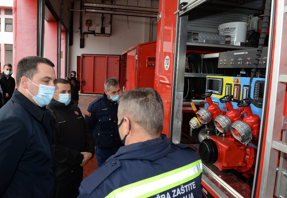 Služba zaštite u specijalizovana vozila uložila 230.000 eura, Vuković: Vatrogasci najvrjedniji resurs službe