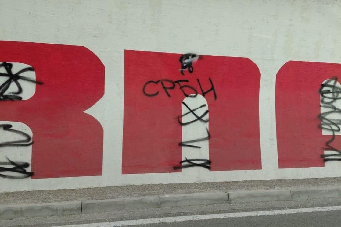 Uhapšeni državljani Srbije zbog sumnje da su oskrnavili crnogorski grafit na Njegušima