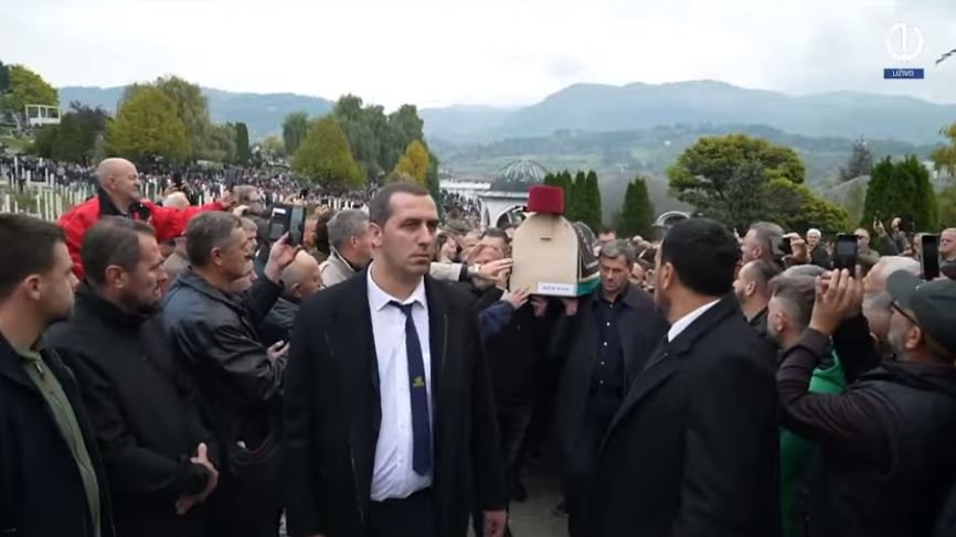 Halida Bešlića na vječni počinak ispratile hiljade ljudi