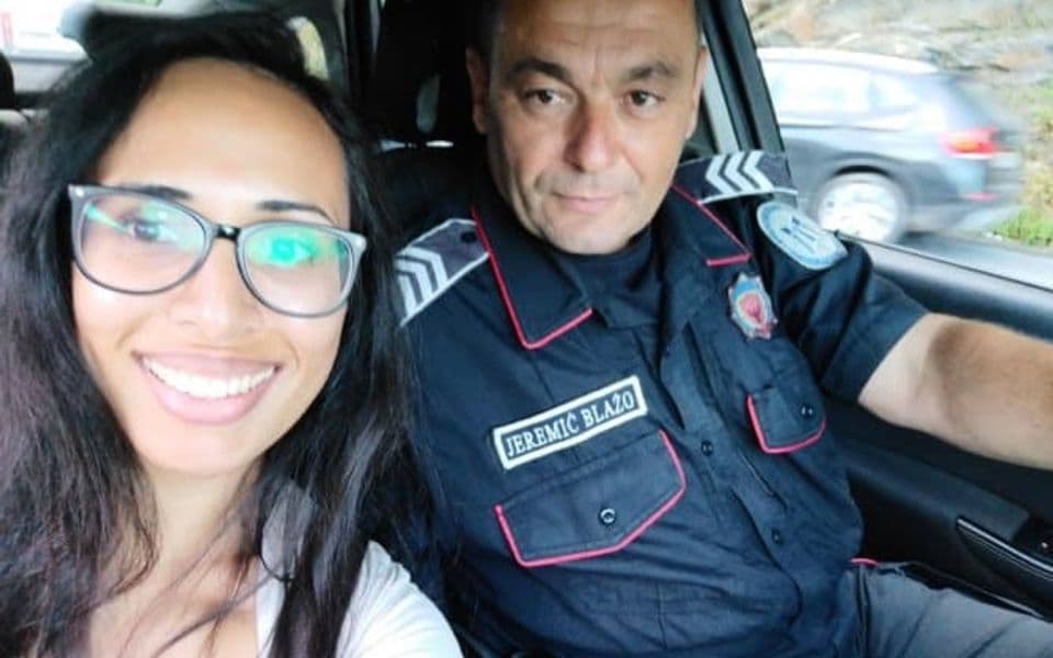 Turistkinja će pamtiti CG: Bus je ostavio na pumpi, a policajac spasio