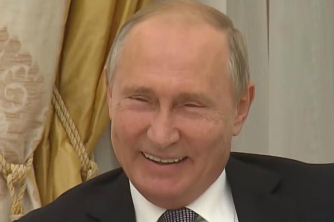Putin ispričao vic o Amerikancima, čak se i prvi čovjek za bezbjednost SAD nasmijao
