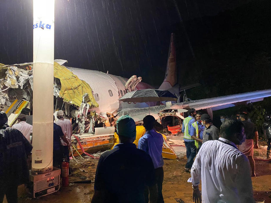 Broj žrtava avionske nesreće u Indiji porastao na 17