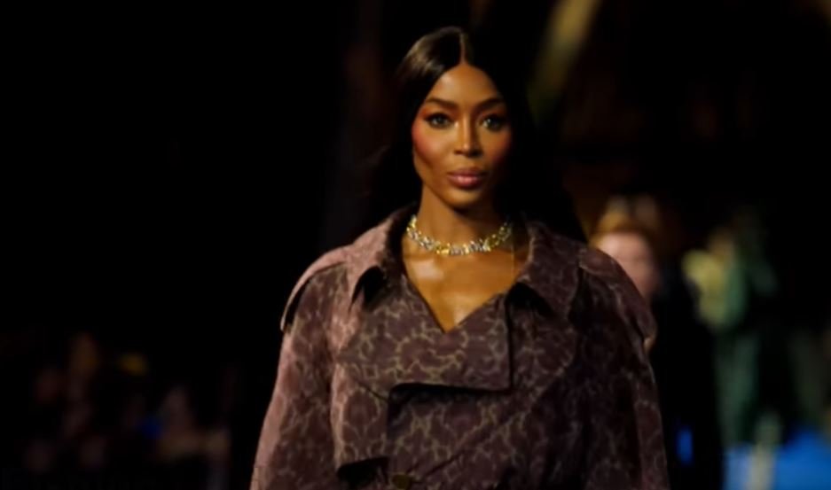 Sve je prolazno, osim nje! Neuništiva Naomi u Londonu pregazila duplo mlađe manekenke