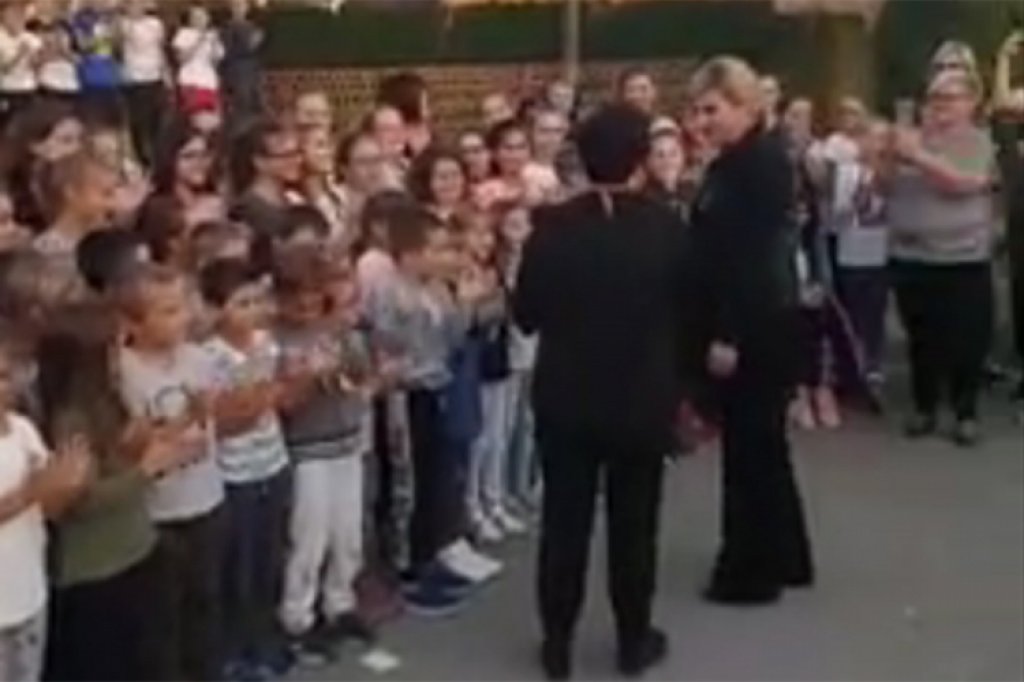 Đaci se požalili da im fali dvorana, Kolinda im rekla: Imate livadu