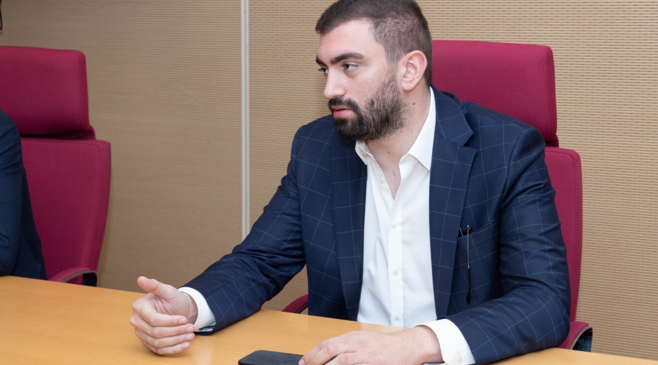 Klikovac: Sramno! Slučajnom direktoru Vučkoviću 50 hiljada eura otpremnine