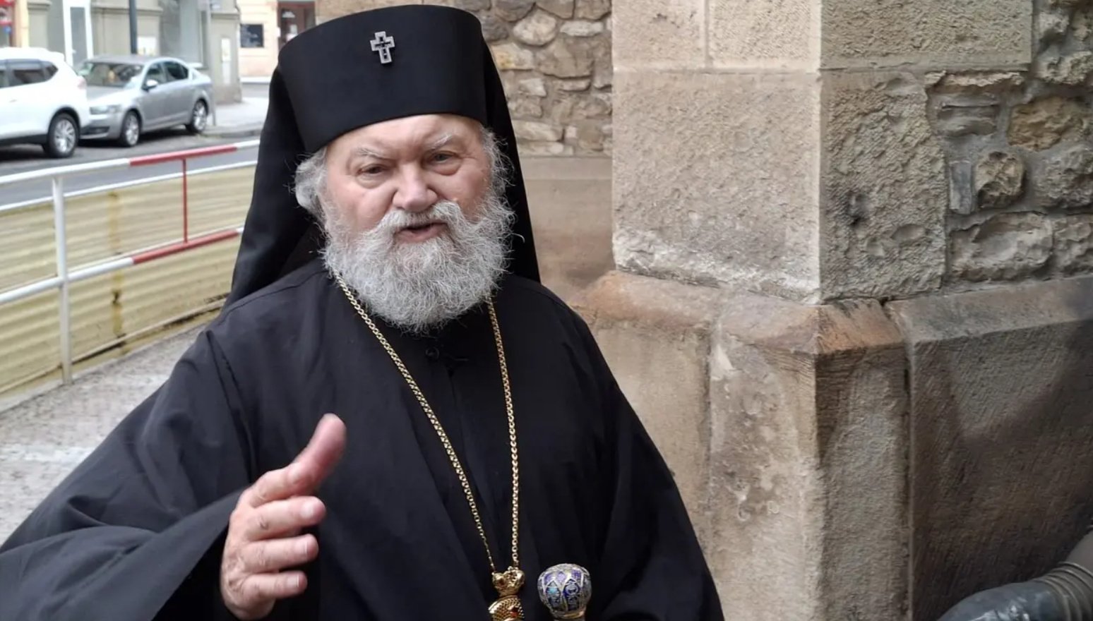 Eparhija ide u bankrot? Arhiepiskop skriva crkvene pare, sveštenici podigli tužbe protiv Crkve