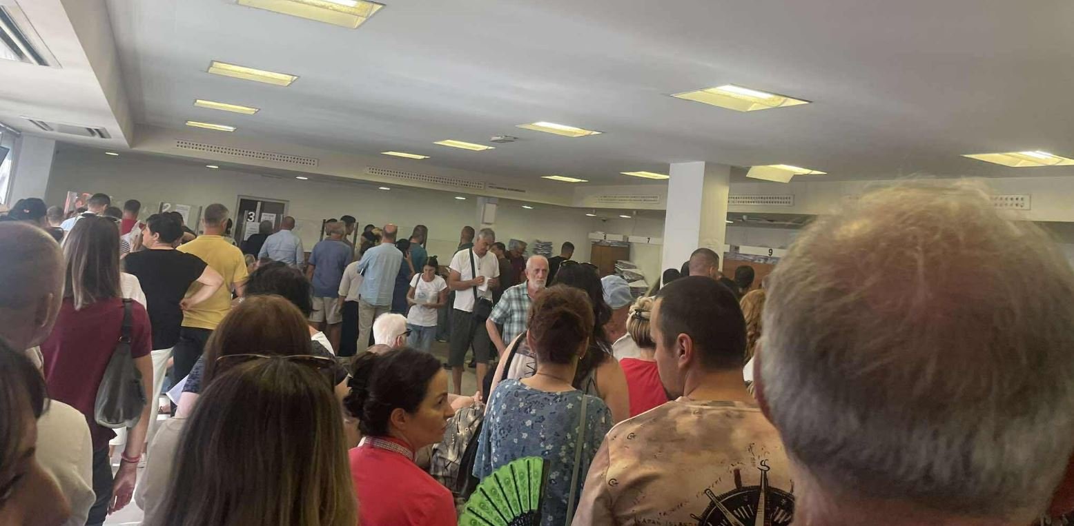 Ogromne gužve u Limenci: Još malo vremena ostalo za zamjenu starih ličnih karata