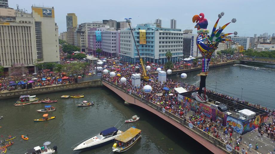 Počeo karneval u Brazilu, u sijenci je zbog žestokih svađa oko politike