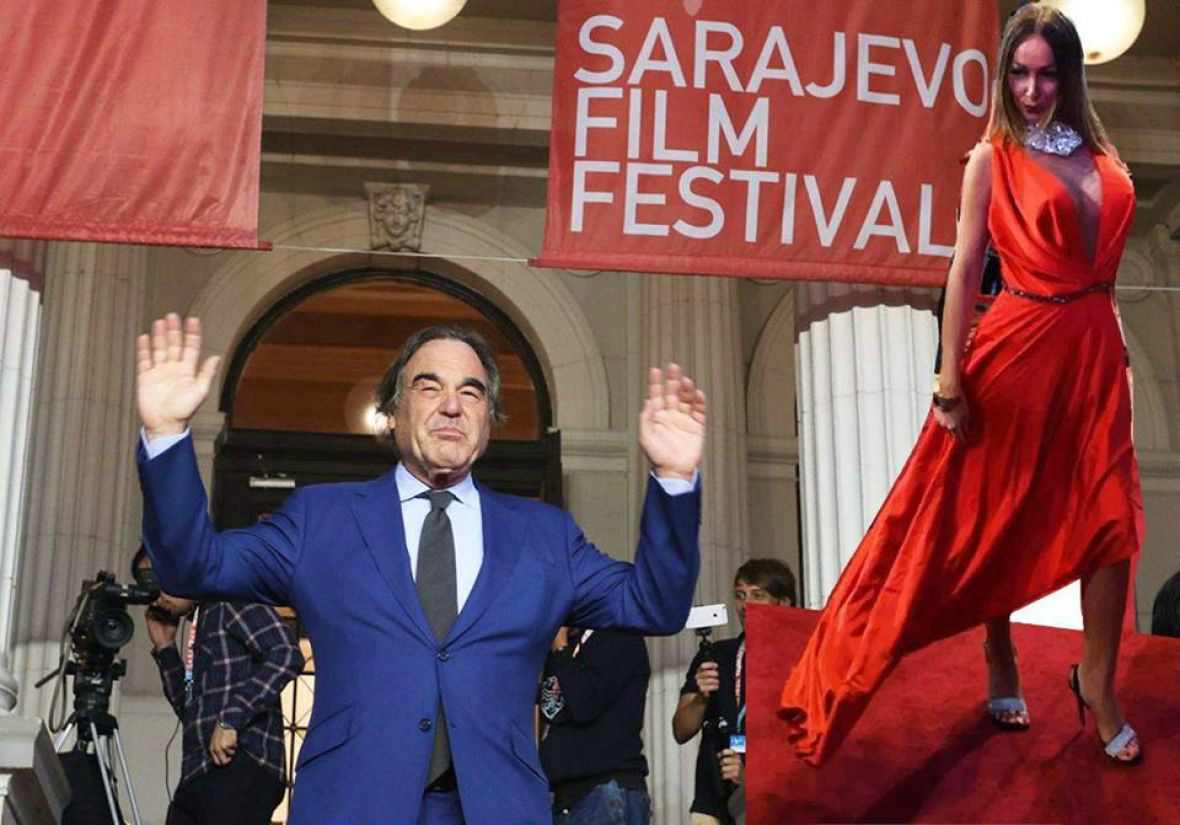 Maca Diskrecija vs. Oliver Stone