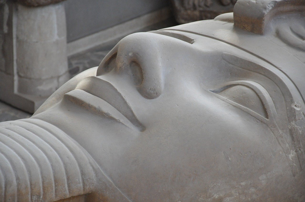 Arheolozi u Egiptu iskopali gornji dio ogromne statue Ramzesa II