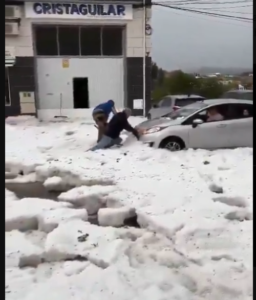 Superćelija pogodila Valensiju, ulice prekrivene gradom