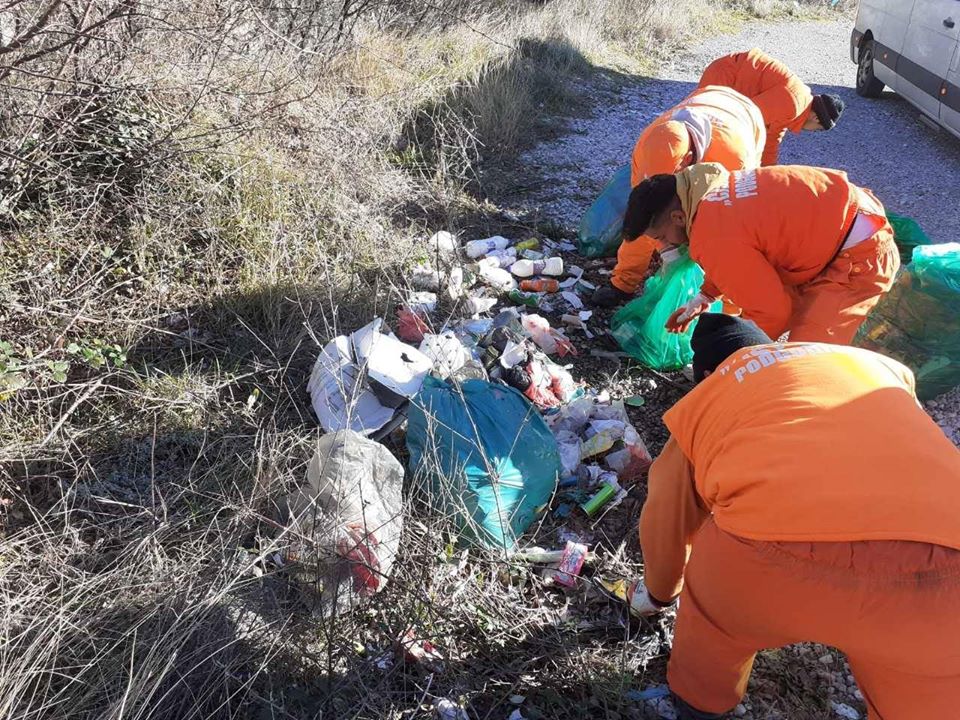 Podgoričke ekipe čistile pravac prema Kolašinu, skupljeno 280 kesa otpada