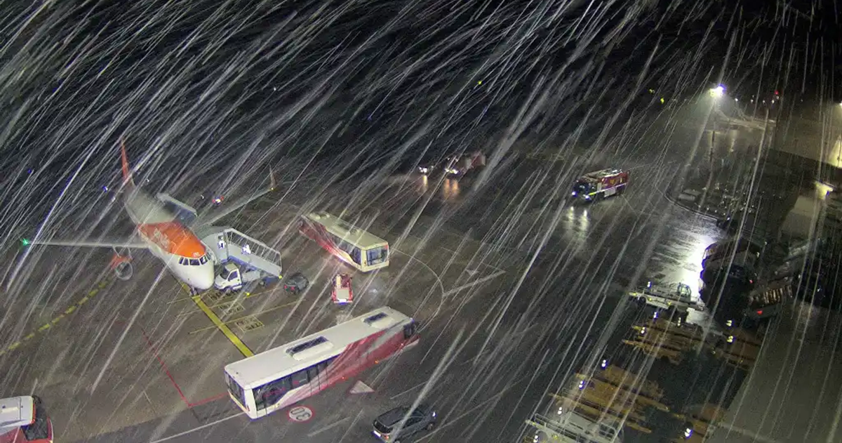 U avionu na aerodromu u Dubrovniku prijavljen dim, putnici evakuisani