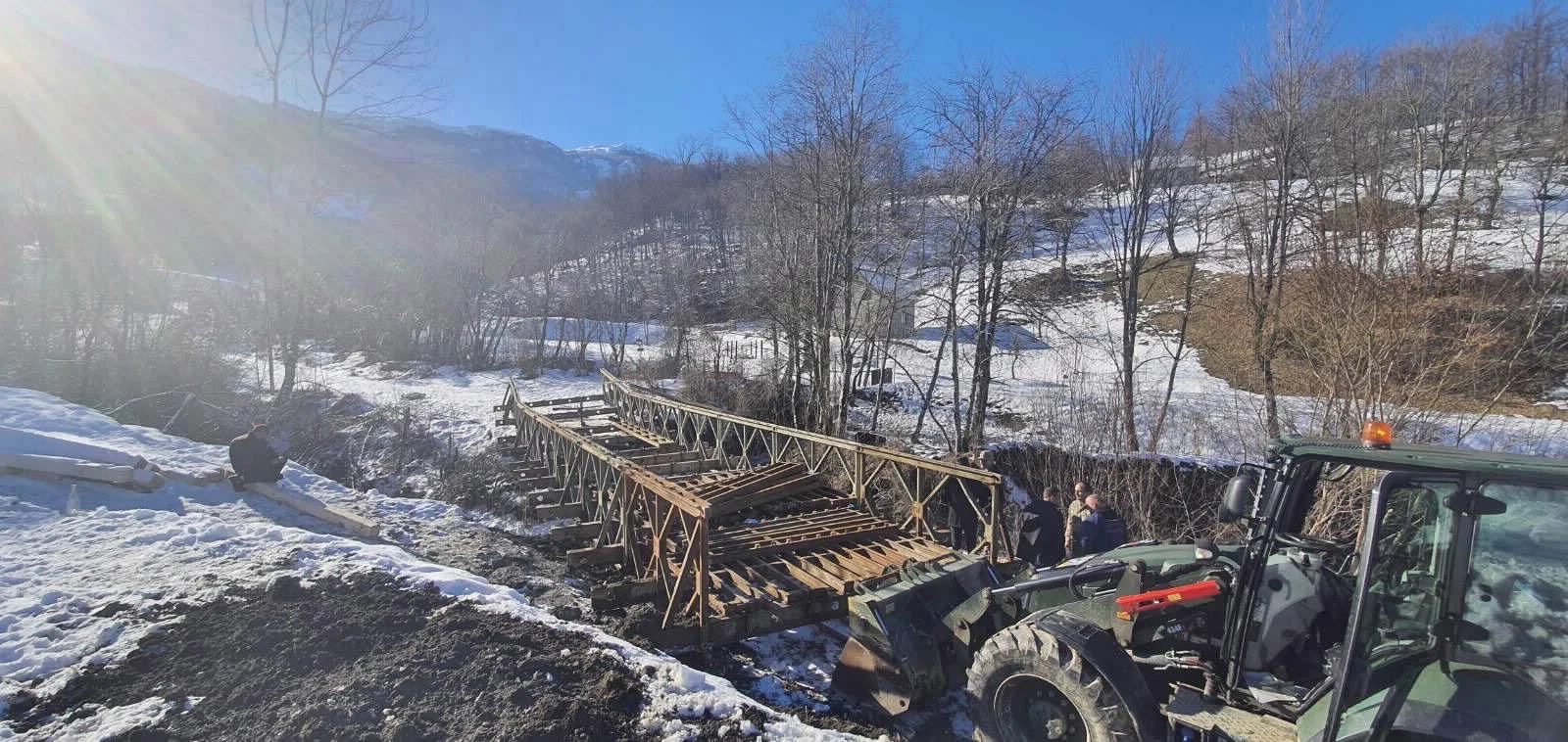 Pripadnici Inžinjerijske čete montirali novi most na rijeci Ljevak u selu Polja