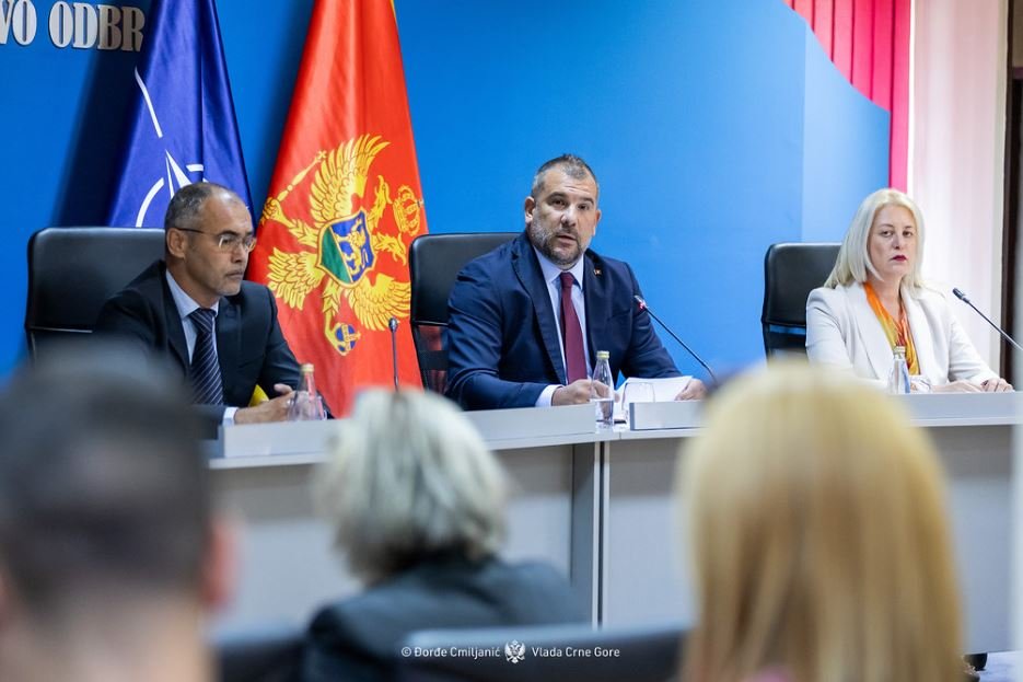 Razumije li ministar Krapović da nerazumijevanje škodi - državi, Vojsci, a i njemu
