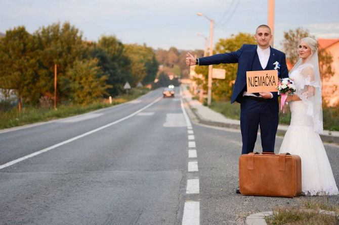 "Za Njemačku": Svadbena fotografija para iz Doboja izazvala veliku pažnju na FB