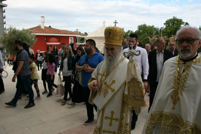 Amfilohije: Prvi hram posvećen Njegošu sletio je sa Lovćena