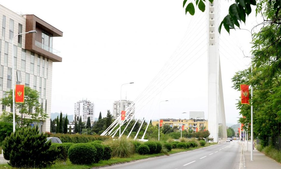 U susret Danu nezavisnosti: Podgorica ukrašena državnim zastavama