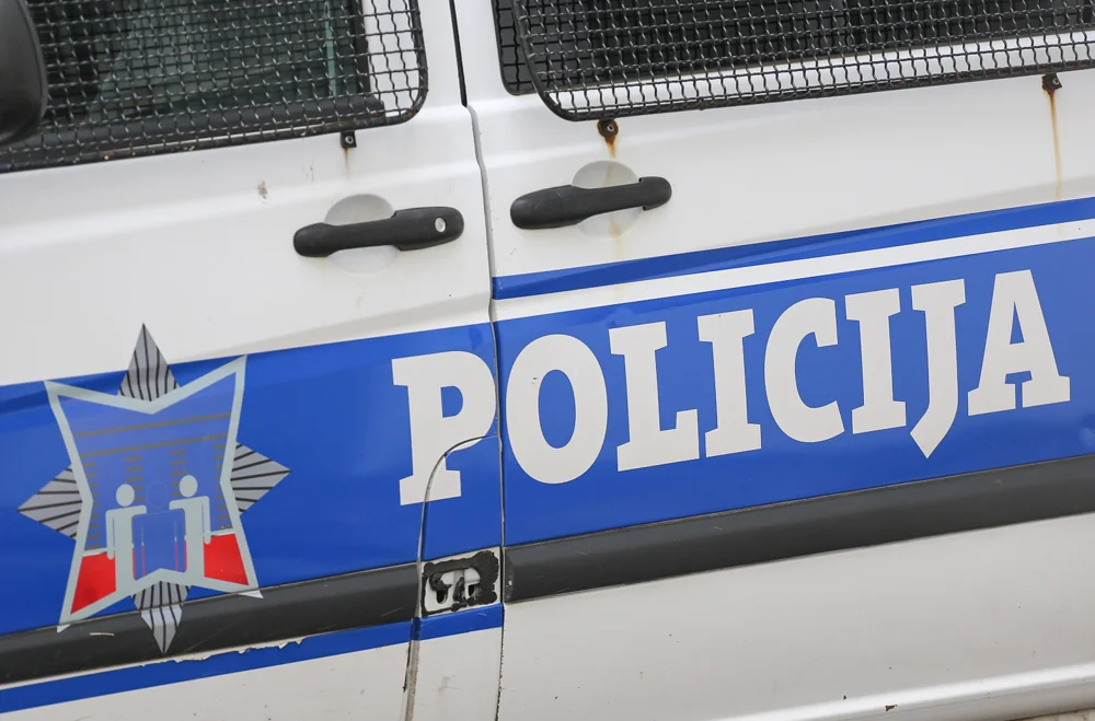 Uhapšena jedna osoba zbog vanbračne zajednice sa maloljetnicom u Budvi