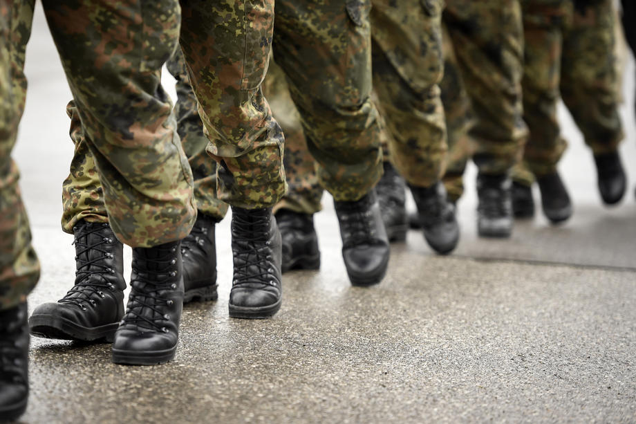 Slovenija povlači svojih šest vojnika iz napadnute baze u Iraku