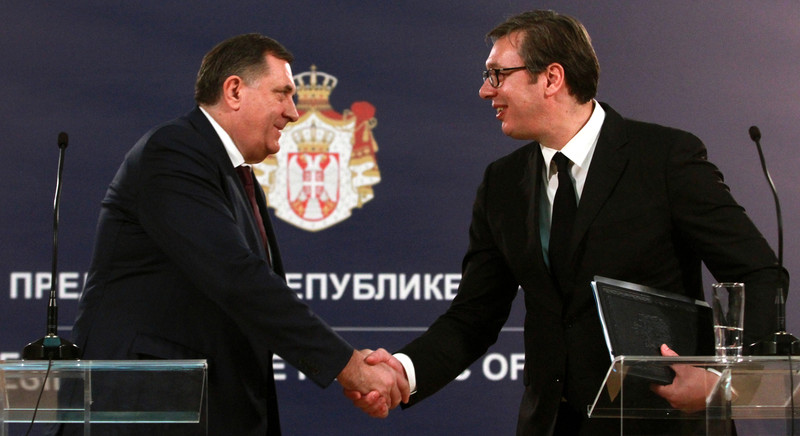 Kad palikuće glume vatrogasce: Taktičko povlačenje Vučića i Dodika