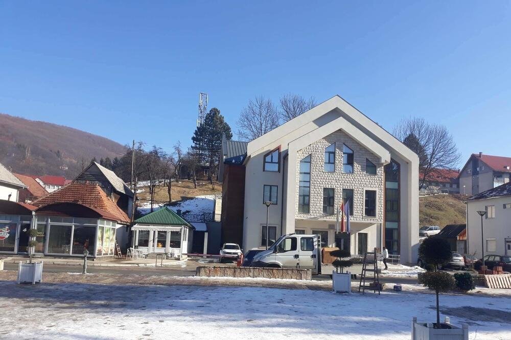 Haotična noć u Mojkovcu: Osumnjičeni optužuju policajce, slobode lišen i vojnik
