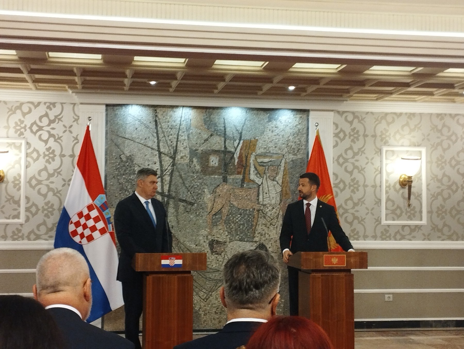 Predsjednik Hrvatske bolje poznaje Njegoša od predsjednika CG: Orao i svinja promakli Milatoviću